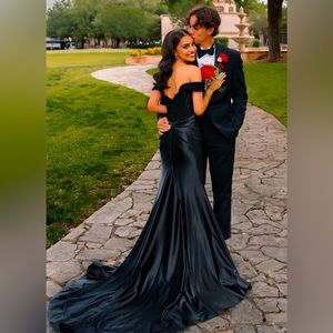 SHERRI HILL PROM DRESS (WORN ONCE PERFECT CONDITION) price negotiable